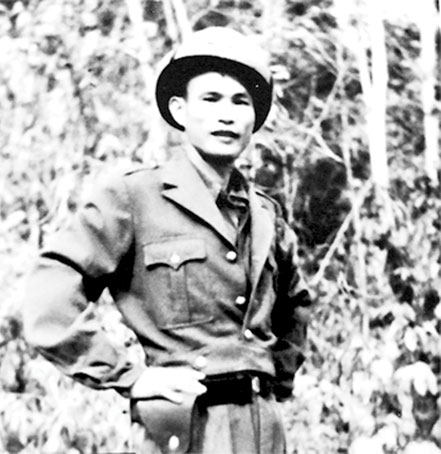 Thi tướng Huỳnh Văn Nghệ tại chiến khu.jpg