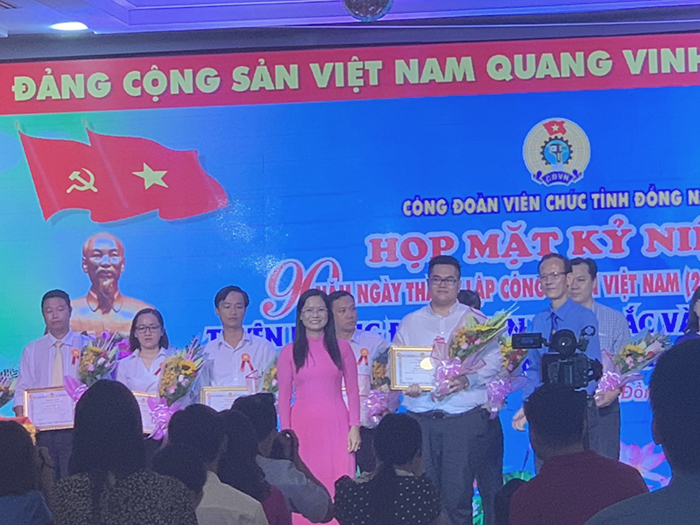 Ông Nguyễn Hùng - Đoàn viên Công đoàn nhận tuyên dương.jpg