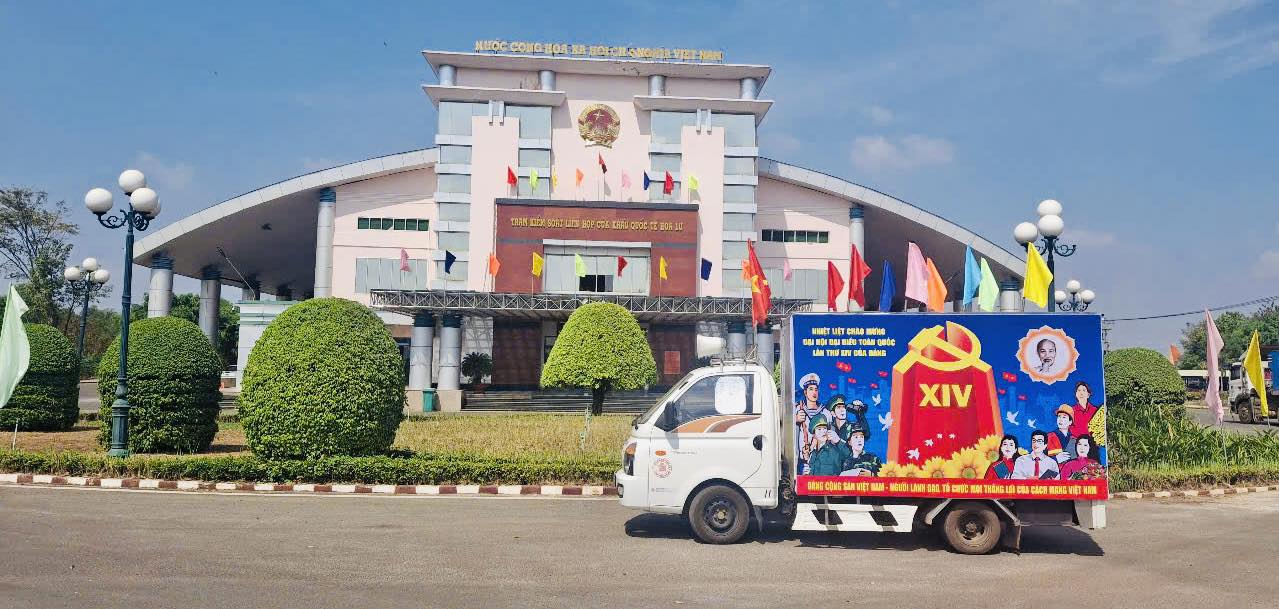 TRUNG TÂM VĂN HÓA – ĐIỆN ẢNH ĐỒNG NAI TỔ CHỨC CHIẾU PHIM, TUYÊN TRUYỀN CHÀO MỪNG ĐẠI HỘI ĐẢNG TOÀN QUỐC LẦN THỨ XIV