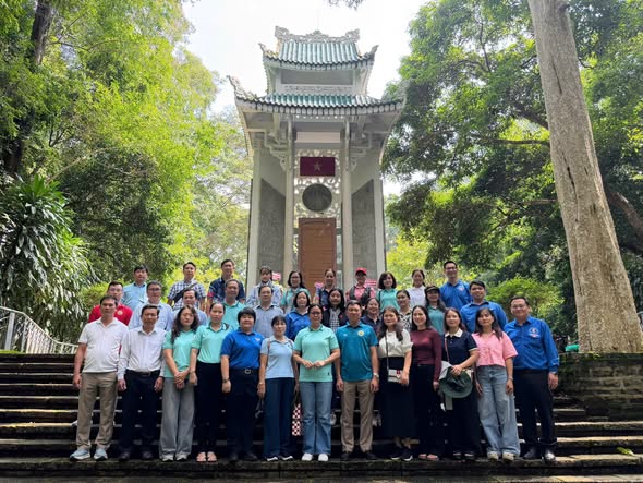 ĐẢNG ỦY SỞ VĂN HÓA, THỂ THAO VÀ DU LỊCH TỔ CHỨC HÀNH TRÌNH VỀ NGUỒN NHÂN KỶ NIỆM 79 NĂM NGÀY THƯƠNG BINH - LIỆT SĨ